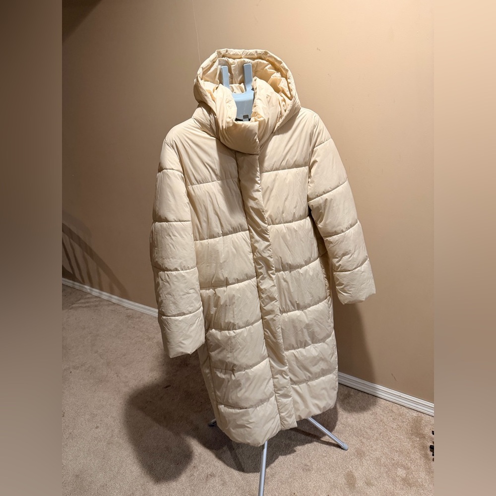 Banana Republic Women's Beige Puffer Jacket